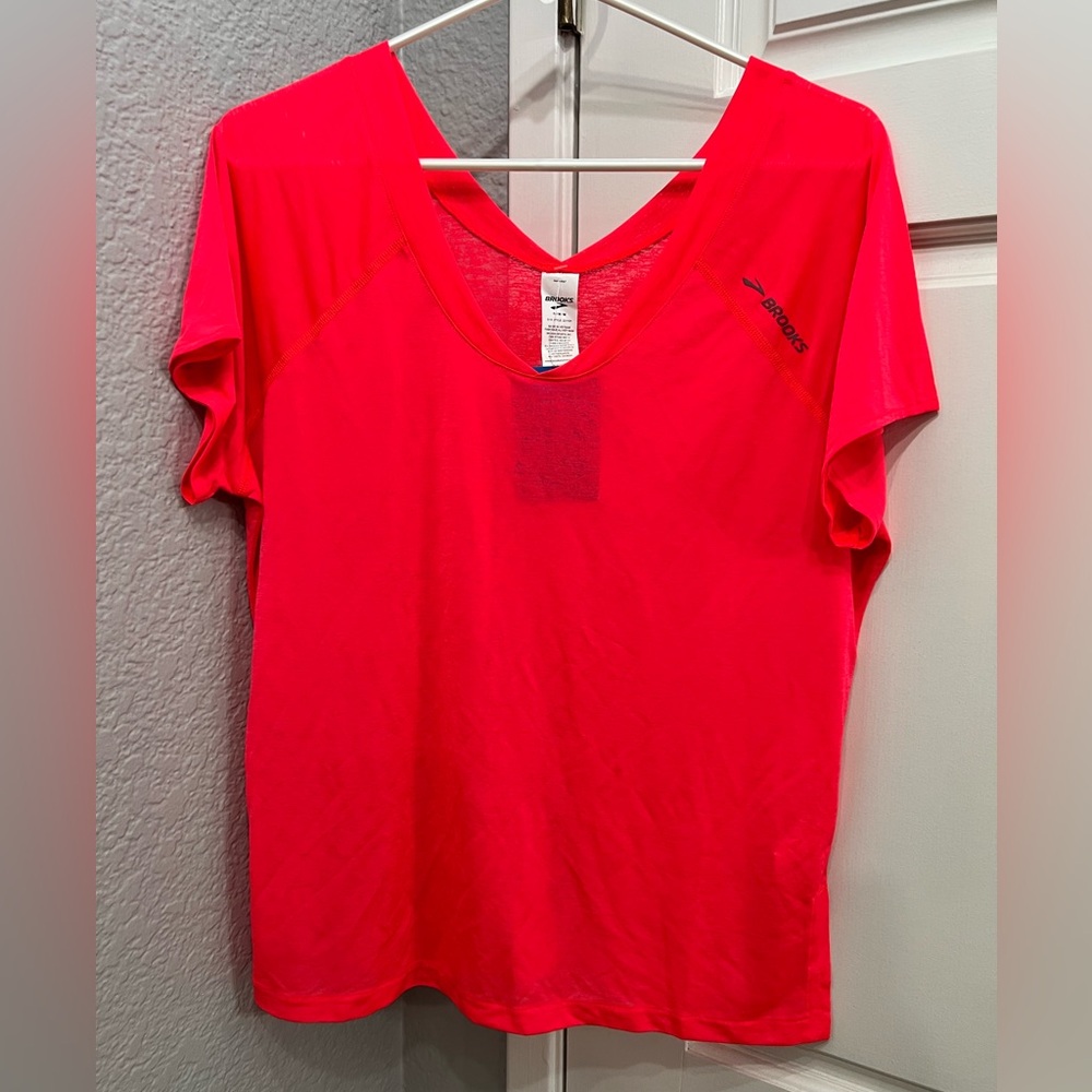 Brooks NWT Ghost active tee